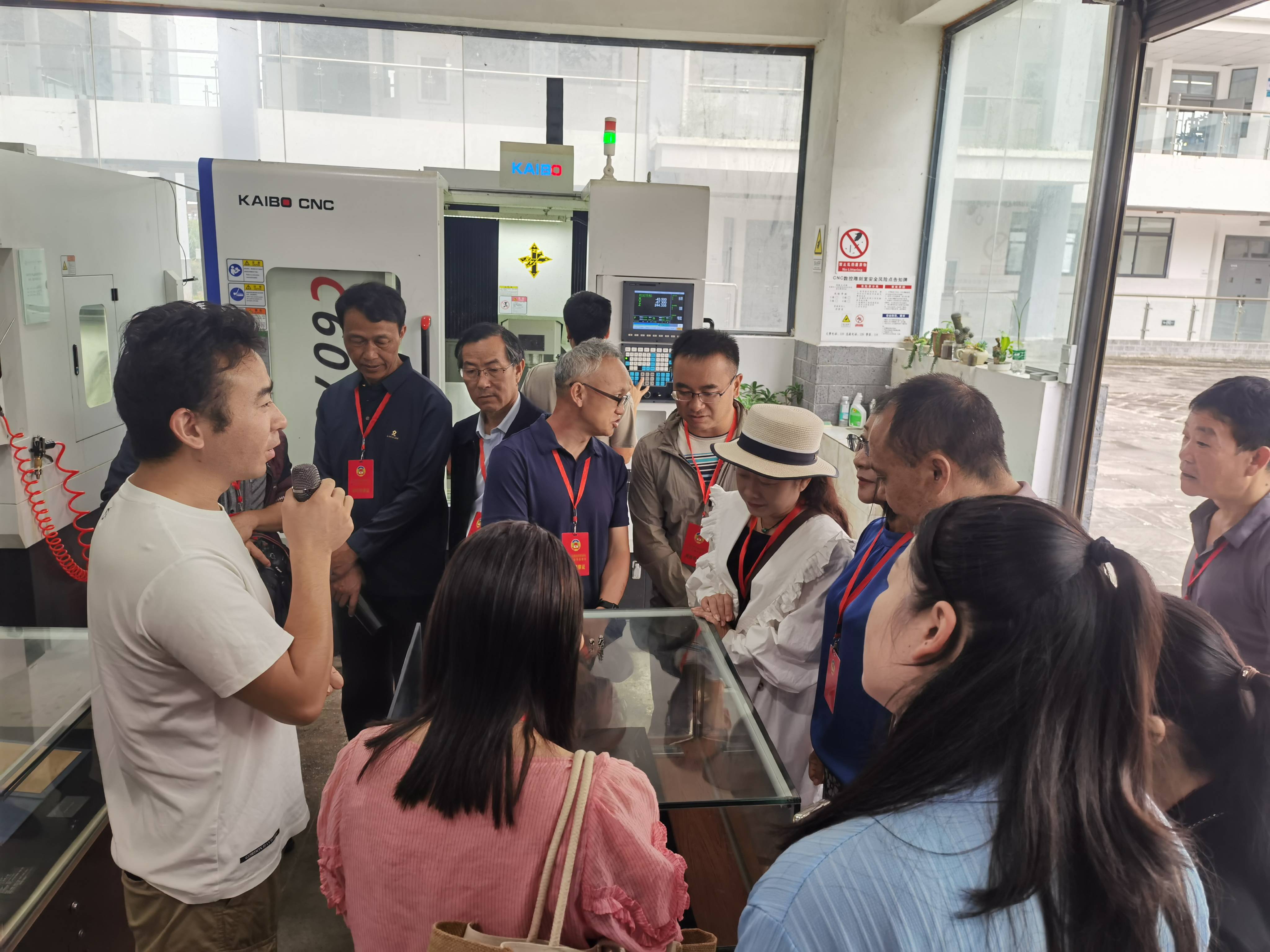 腾冲市政协开展“翡翠产业推动旅游消费升级”专题调研 助推市场转型与发展